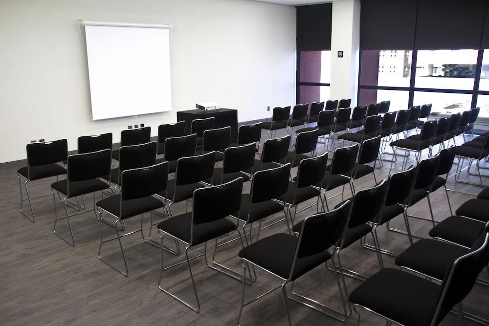 City Express Plus By Marriott Monterrey Galerias Экстерьер фото