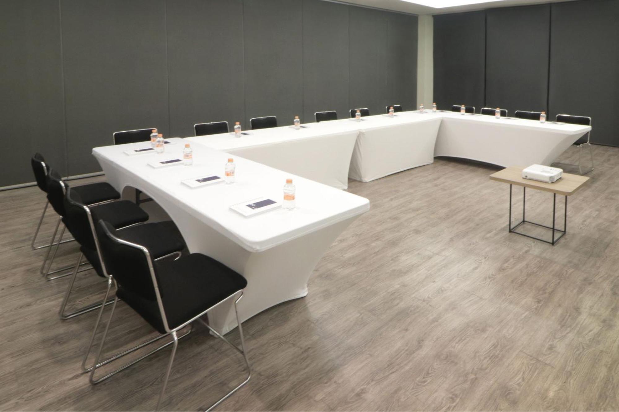 City Express Plus By Marriott Monterrey Galerias Экстерьер фото