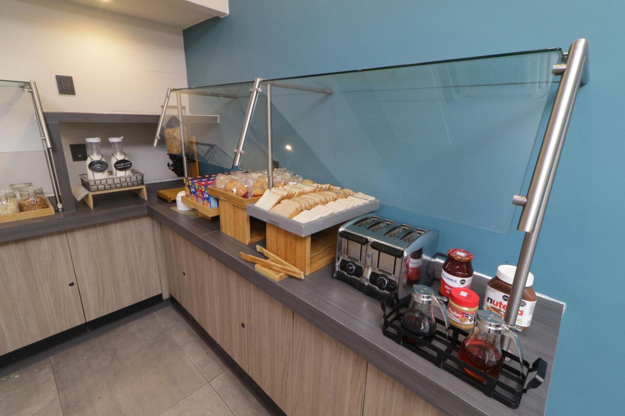 City Express Plus By Marriott Monterrey Galerias Экстерьер фото